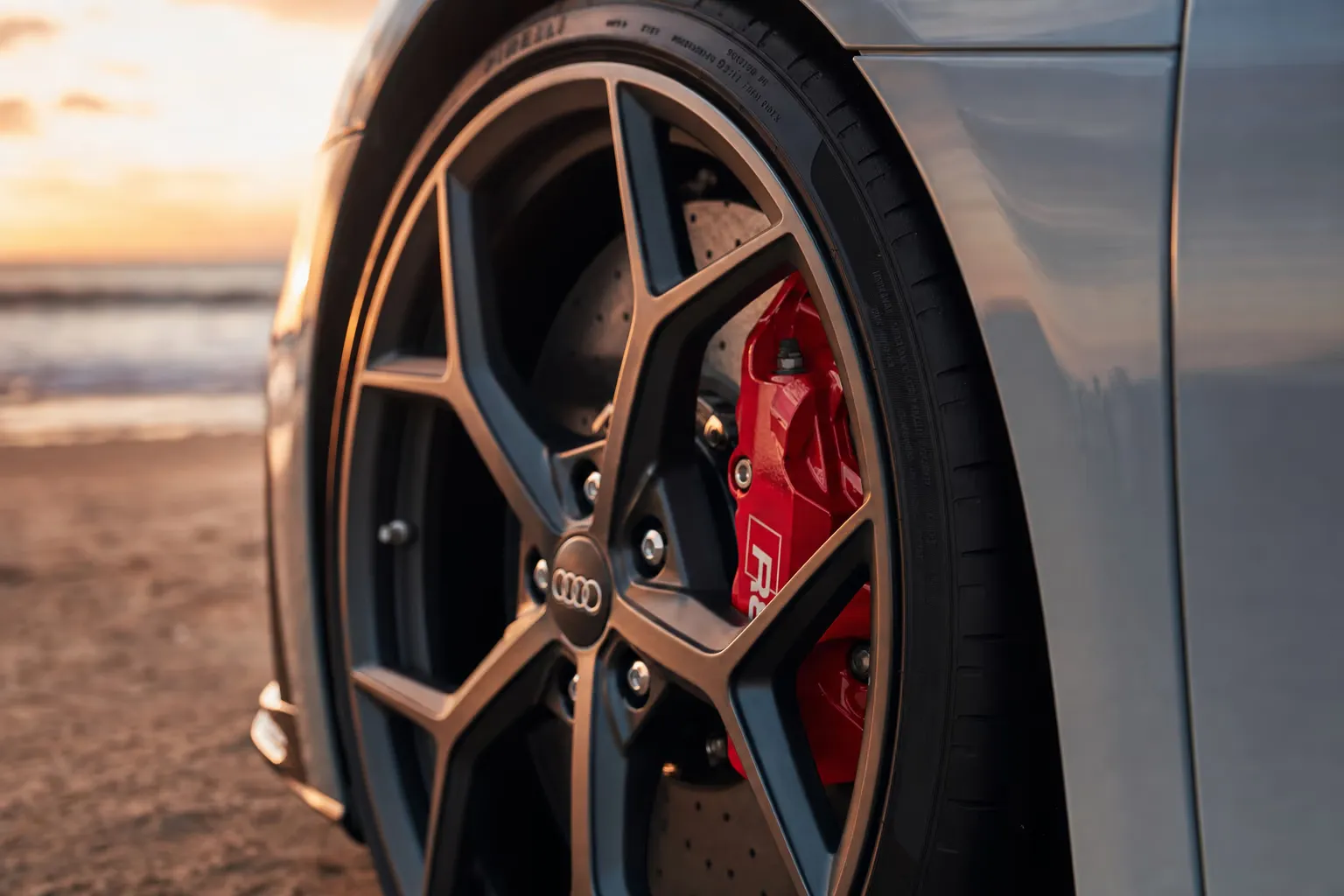 Dettaglio cerchio e pinza freno della Audi R8 V10 Performance