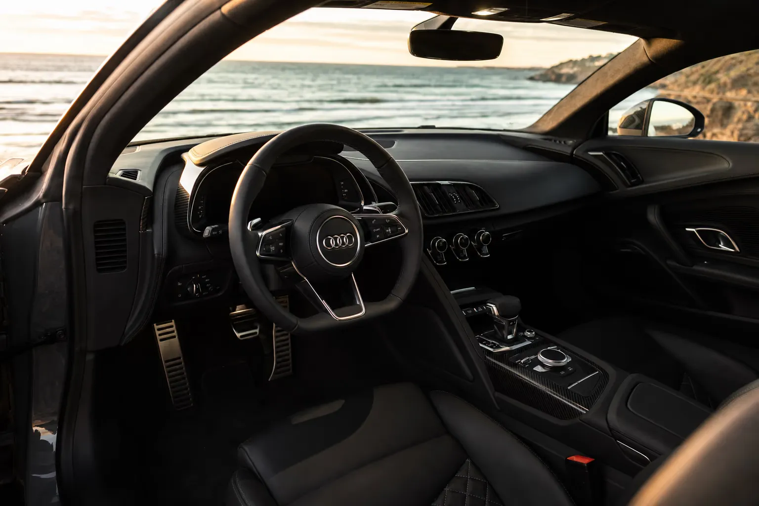 Interni di Audi R8 V10 Performance – noleggio in Sardegna