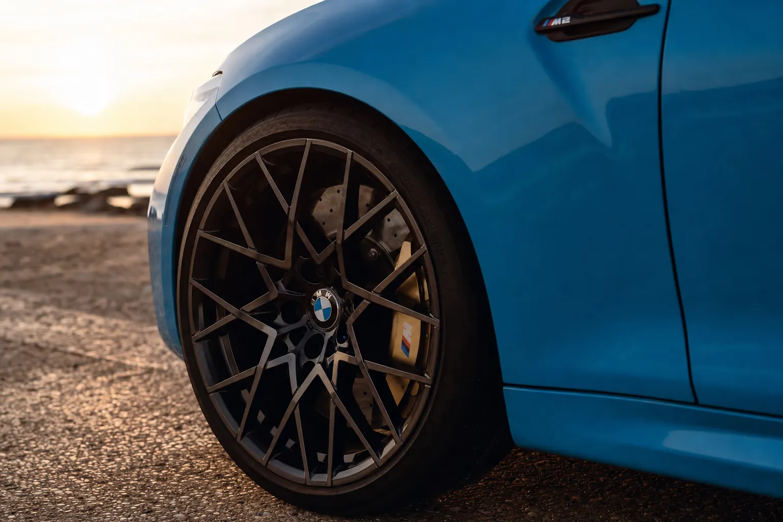 Wheel and brake caliper detail of the BMW M2
