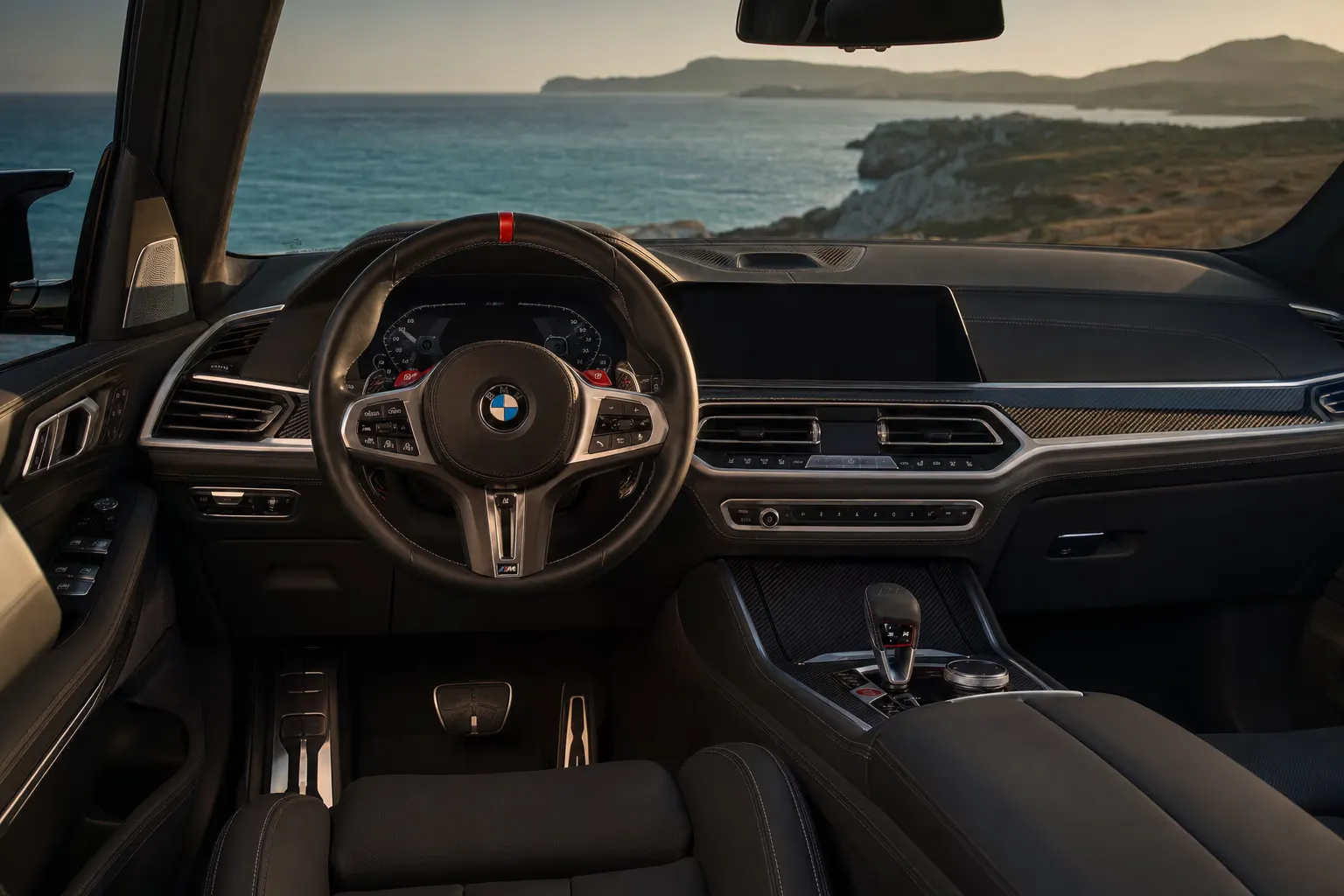 Interni di BMW X5 M Competition – noleggio in Sardegna
