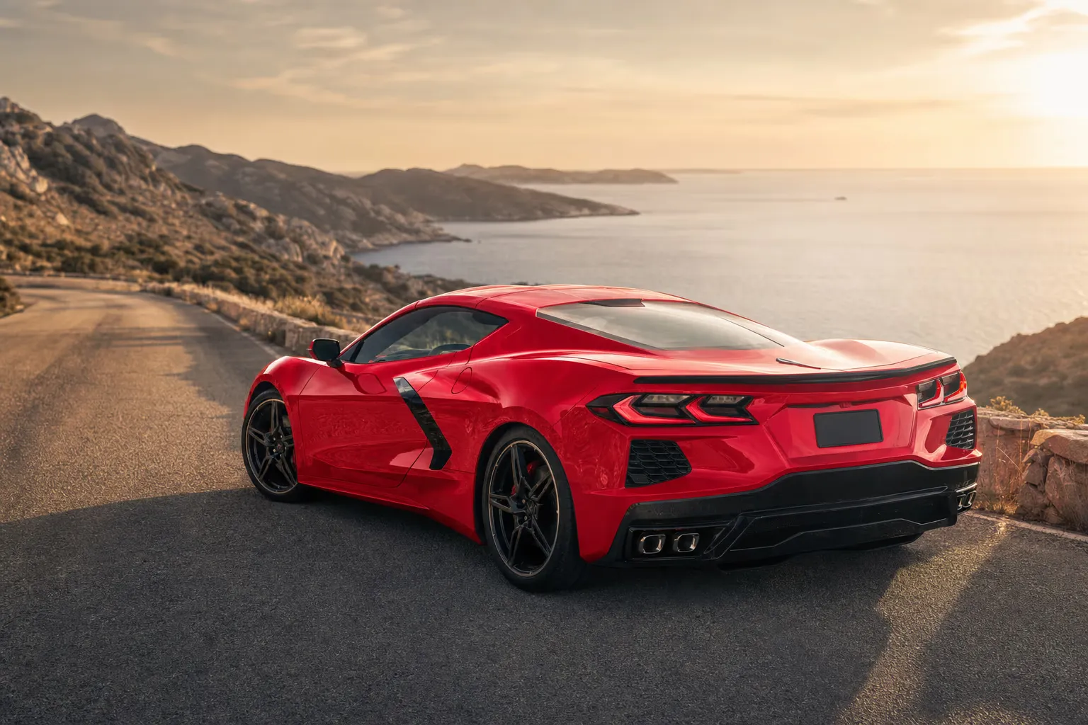 Chevrolet Corvette C8 Stingray su strada costiera in Sardegna
