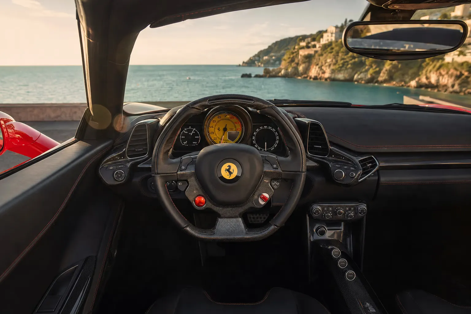 Interni di Ferrari 458 Spider – noleggio in Sardegna