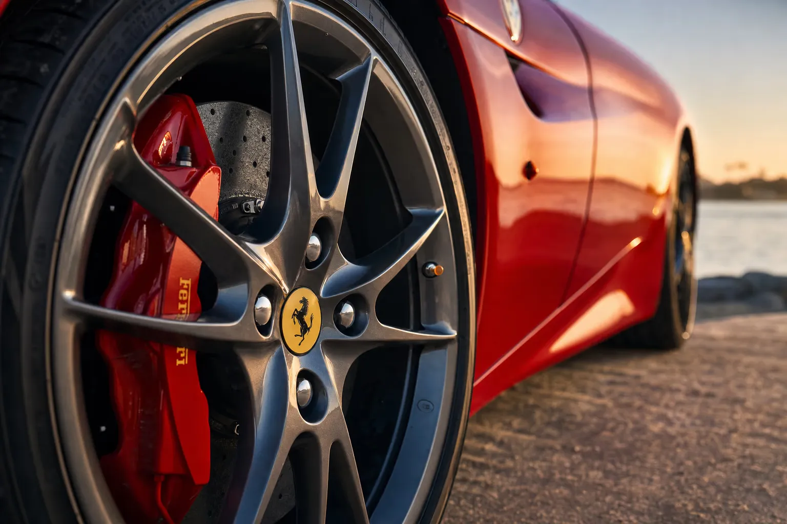 Wheel and brake caliper detail of the Ferrari California T