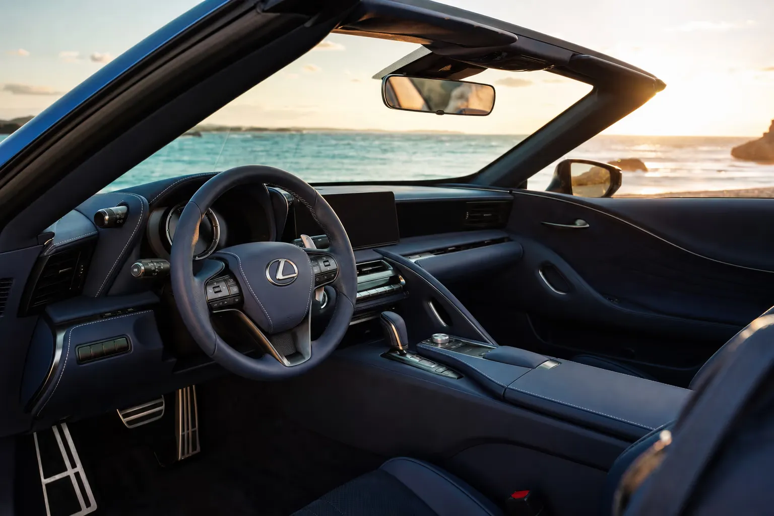 Interni di Lexus LC 500 Convertible – noleggio in Sardegna