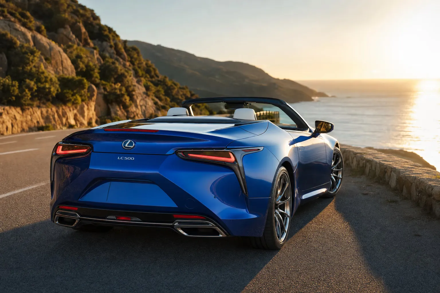 Lexus LC 500 Convertible su strada costiera in Sardegna