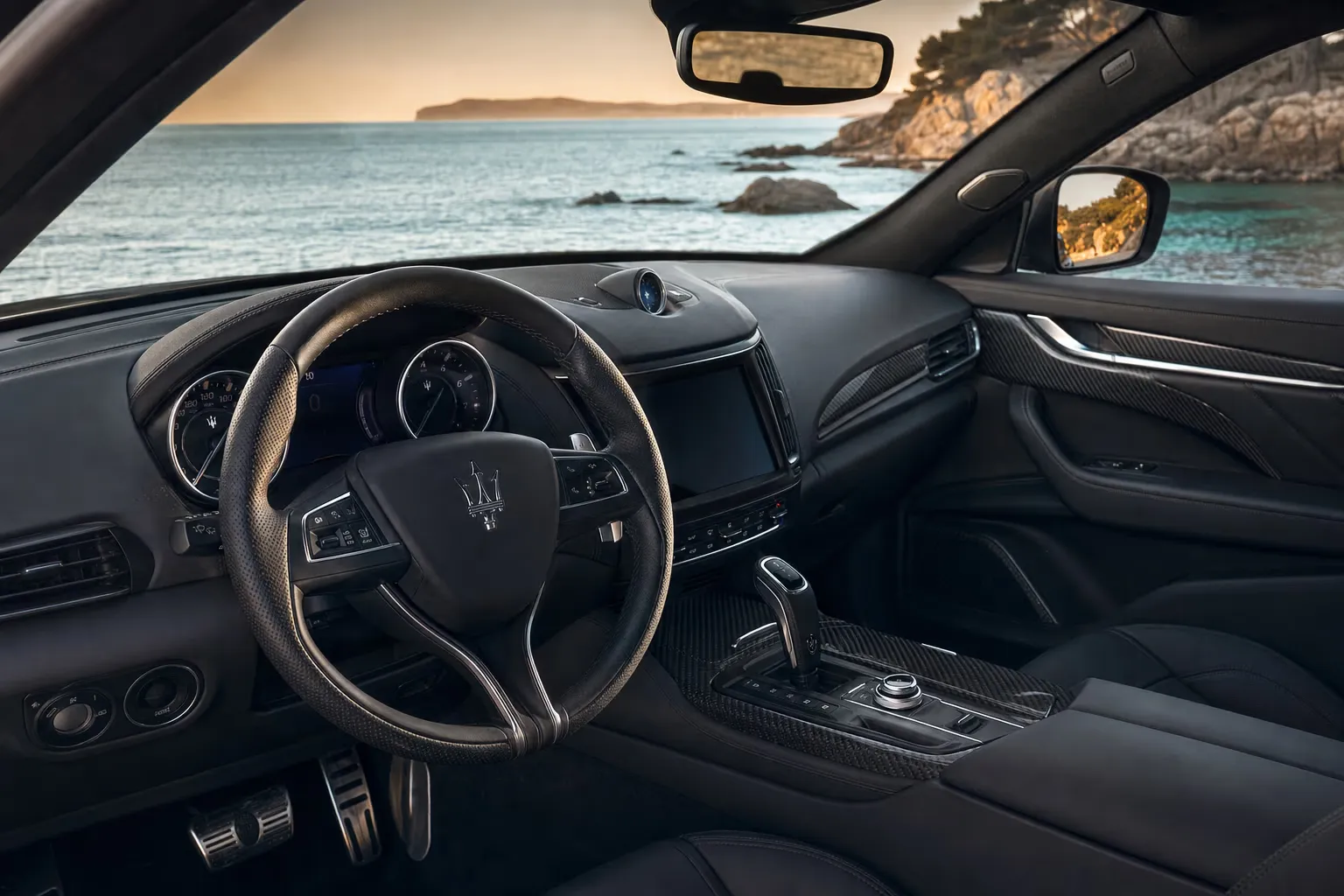 Interni di Maserati Levante Trofeo – noleggio in Sardegna