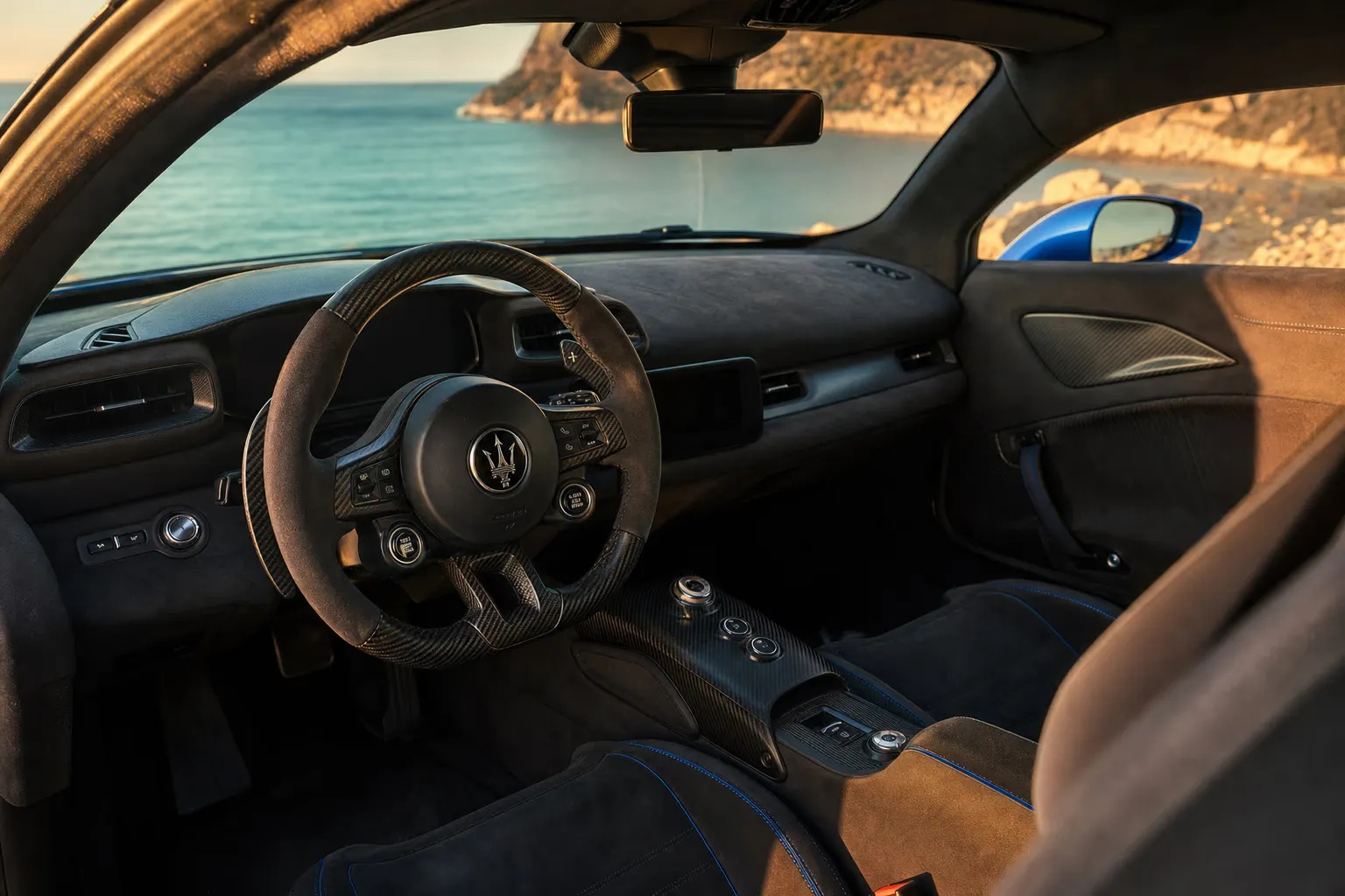 Interni di Maserati MC20 – noleggio in Sardegna