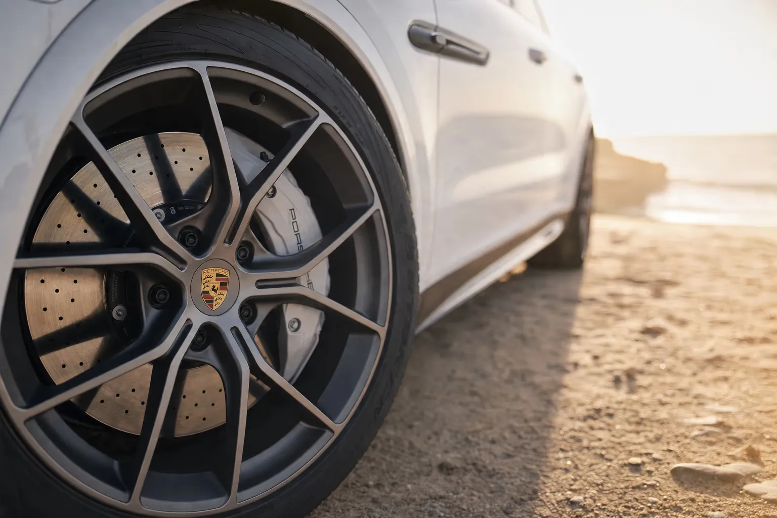 Wheel and brake caliper detail of the Porsche Cayenne