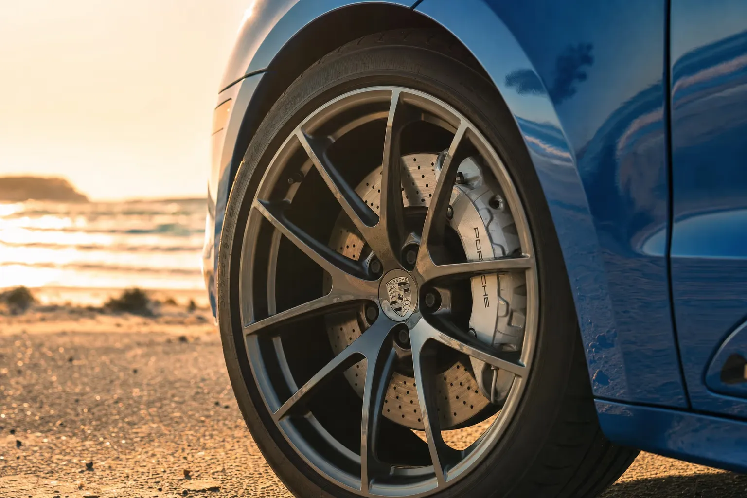 Dettaglio cerchio e pinza freno della Porsche Macan