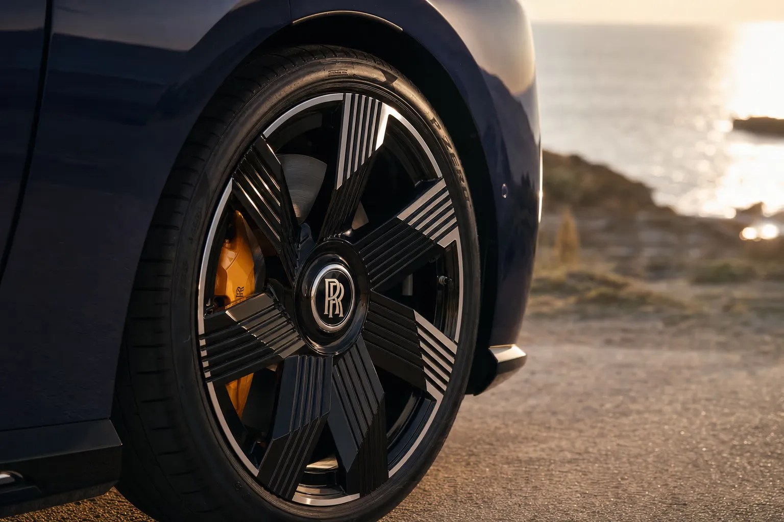 Dettaglio cerchio e pinza freno della Rolls-Royce Spectre