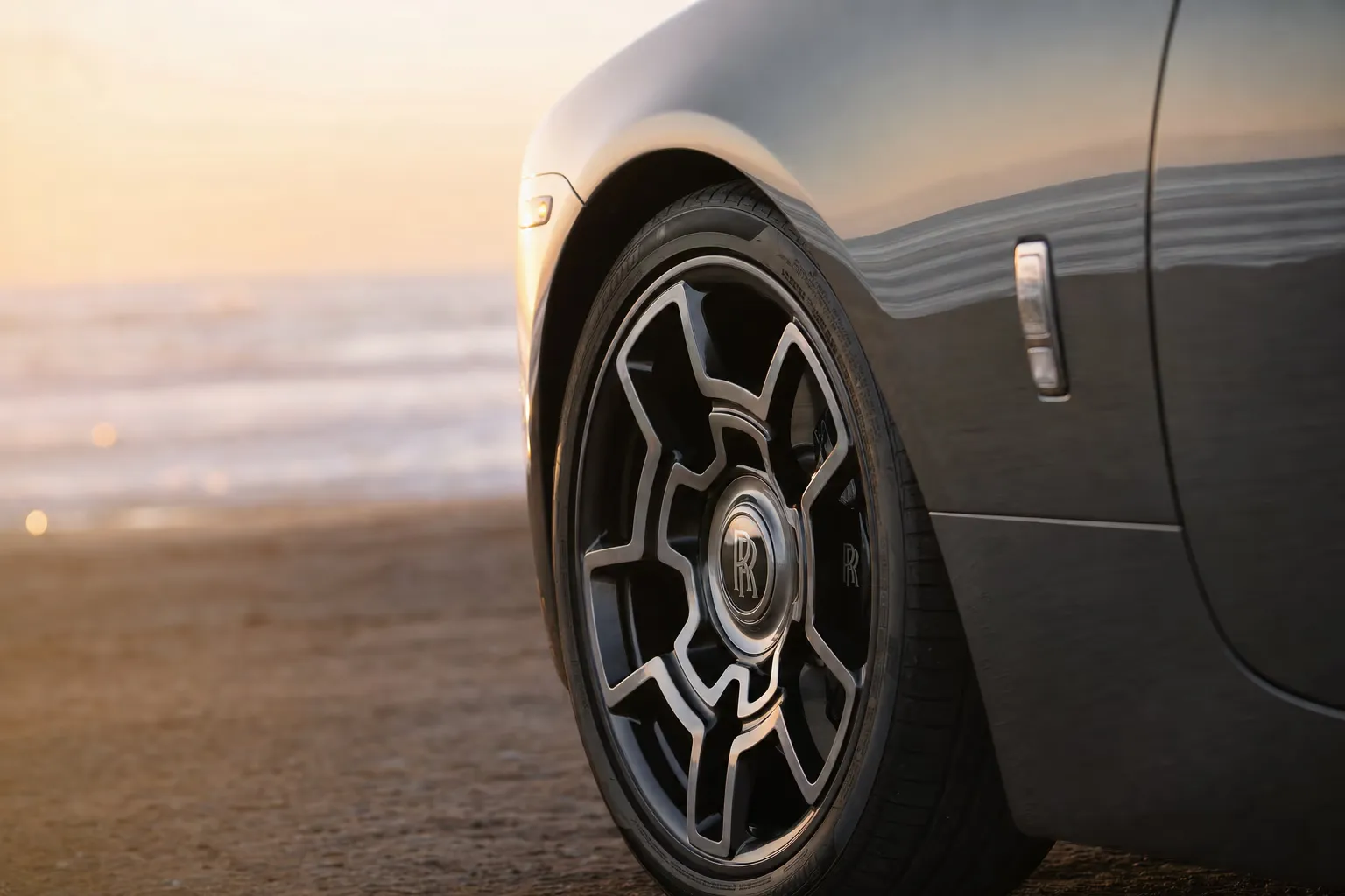 Dettaglio cerchio e pinza freno della Rolls-Royce Wraith